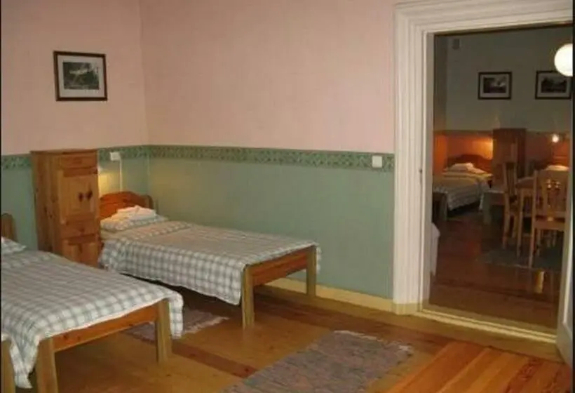 تختخواب در اتاق مشترک, Sagadi Manor