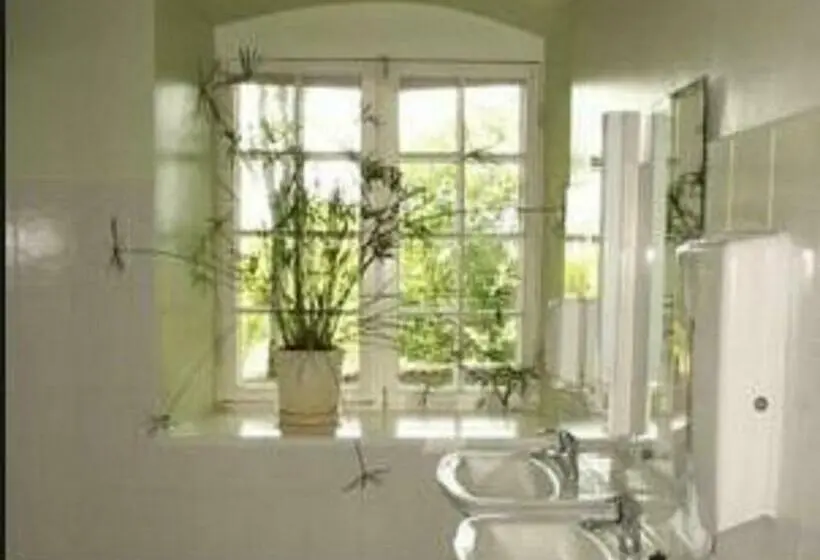تختخواب در اتاق مشترک, Sagadi Manor