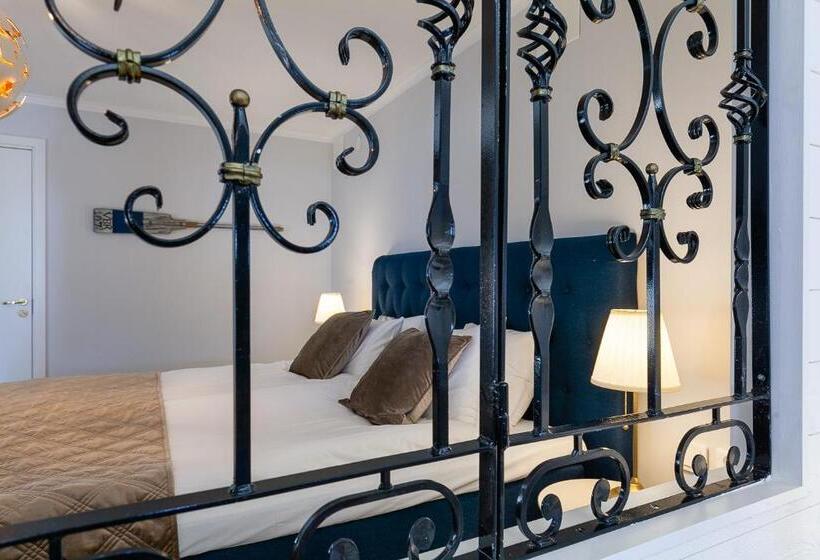 ジュニアスイート, Slottsgården