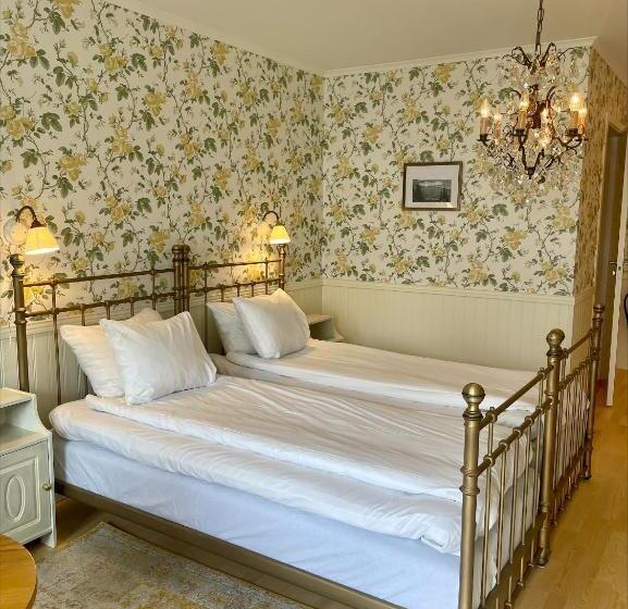 Номер Deluxe, Slottsgården