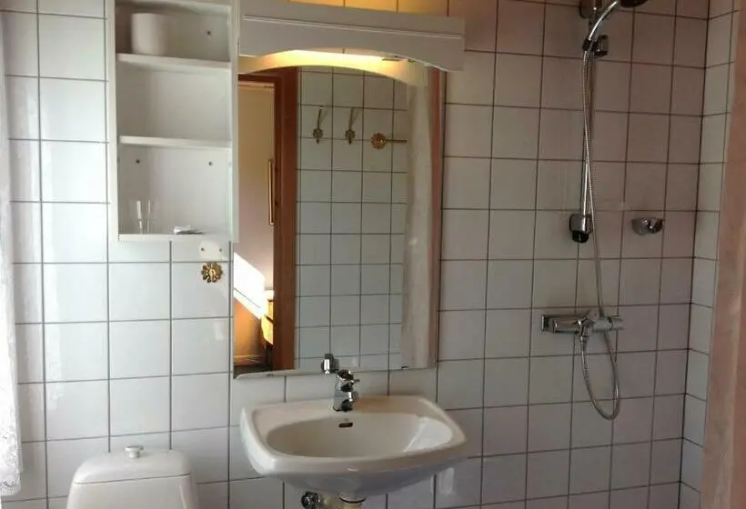 Standard Yhden Hengen Huone, Smedsgården