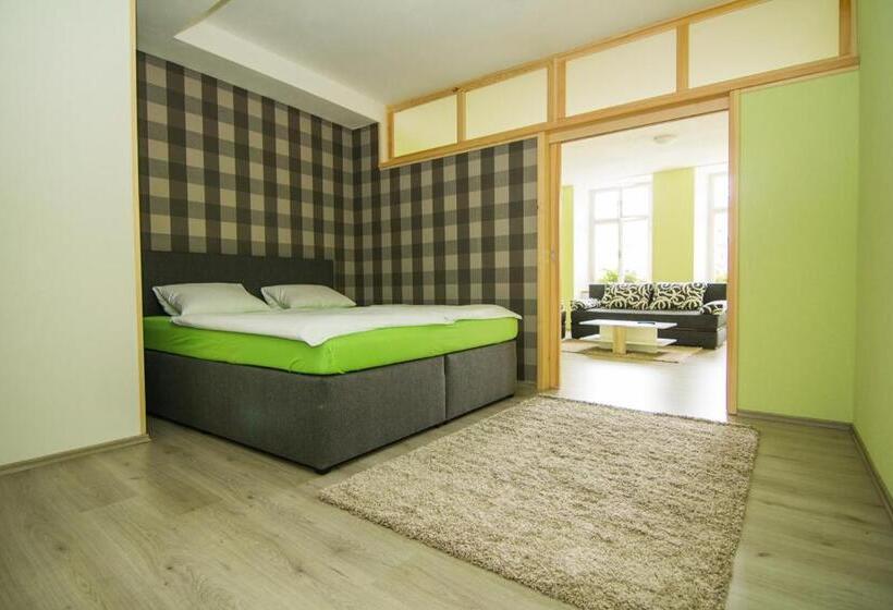 סוויטה קלאסית, Sokolský Dům