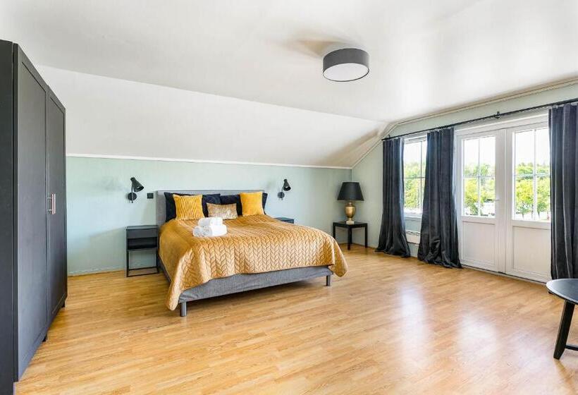 سوییت, Storebaug Hotell & Kro