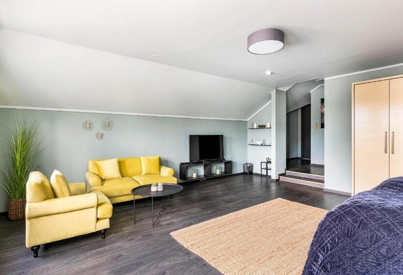 سوییت, Storebaug Hotell & Kro