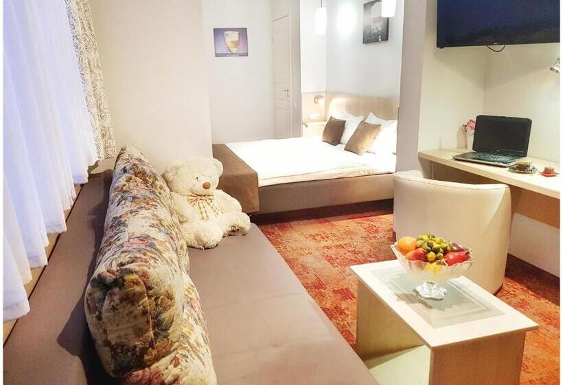 آپارتمان خانوادگی, Vivulskis Apart