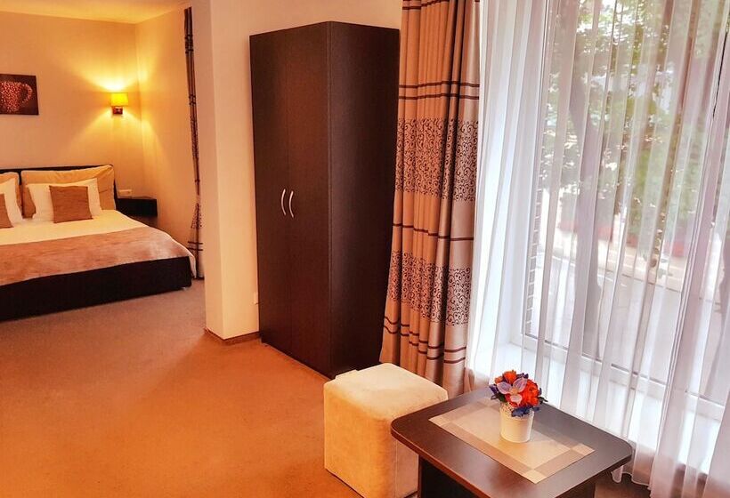 سوییت جونیور, Vivulskis Apart