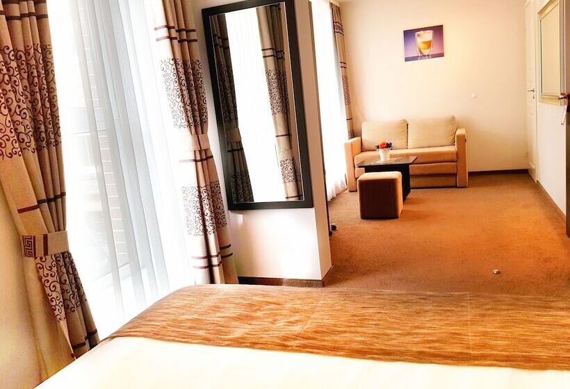 سوییت جونیور, Vivulskis Apart