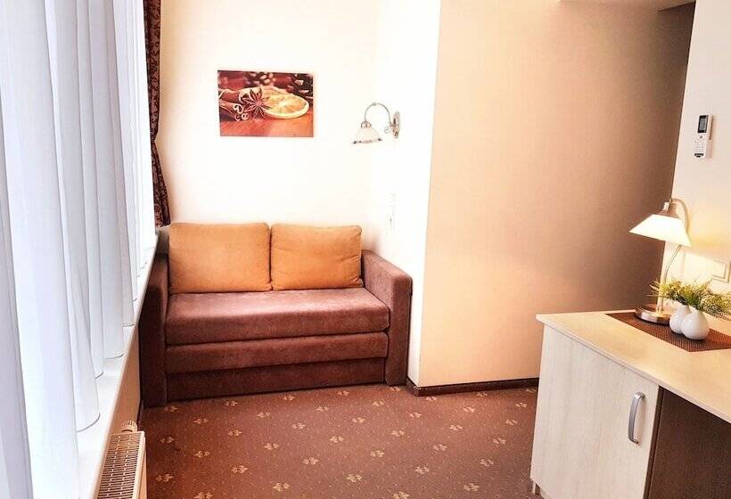 سوییت جونیور, Vivulskis Apart