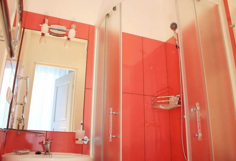 اتاق اکونومی, Vivulskis Apart