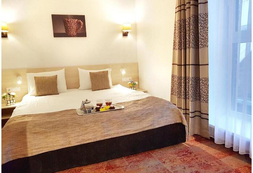 آپارتمان خانوادگی, Vivulskis Apart