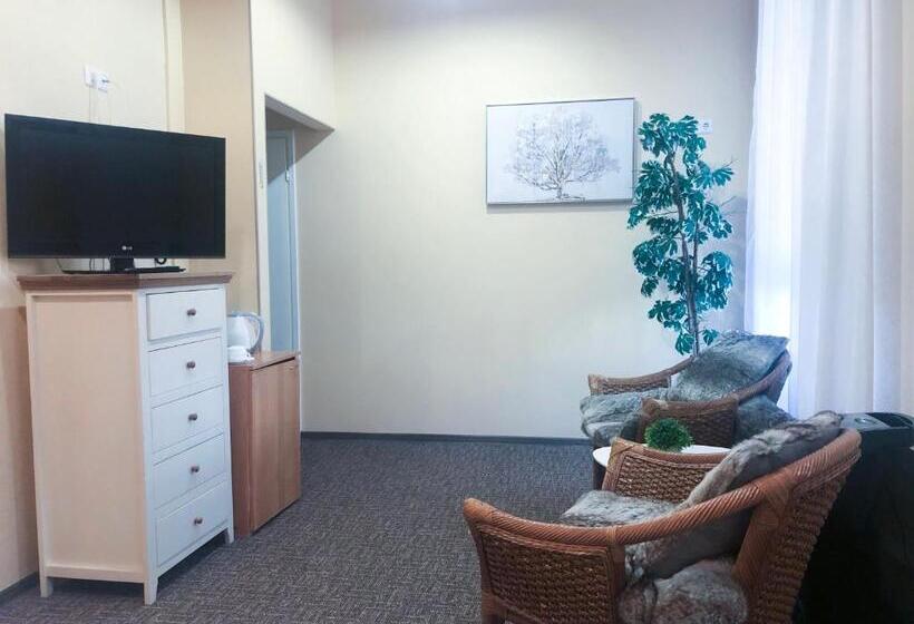 سوییت لوکس, Yes