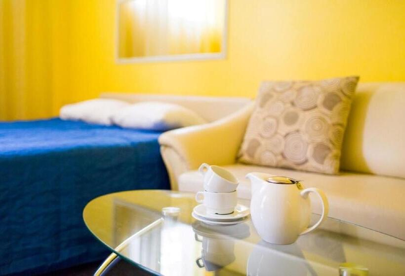 سوییت لوکس, Yes