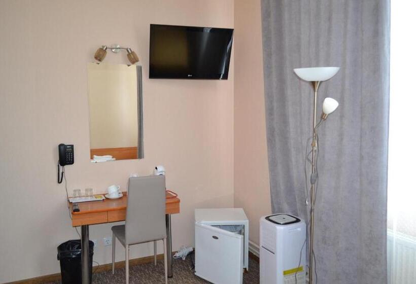 اتاق استاندارد یک نفره, Yes