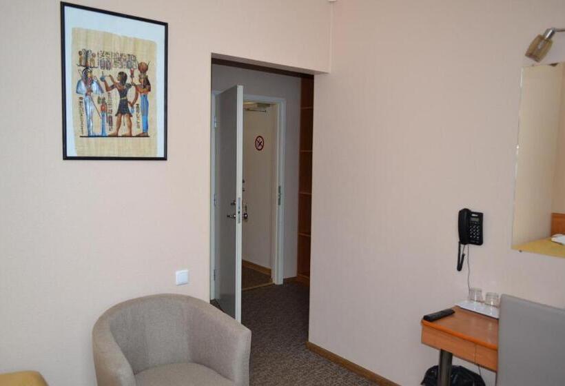 اتاق استاندارد یک نفره, Yes