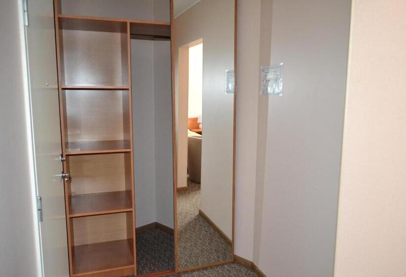 اتاق استاندارد یک نفره, Yes