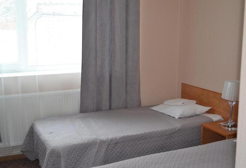 اتاق استاندارد یک نفره, Yes