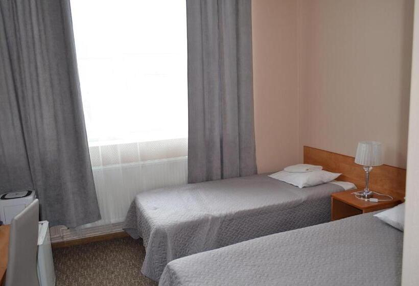 اتاق استاندارد یک نفره, Yes