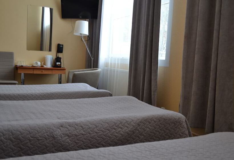 اتاق استاندارد سه نفره, Yes