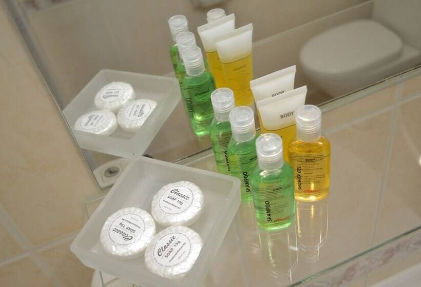 اتاق استاندارد سه نفره, Yes