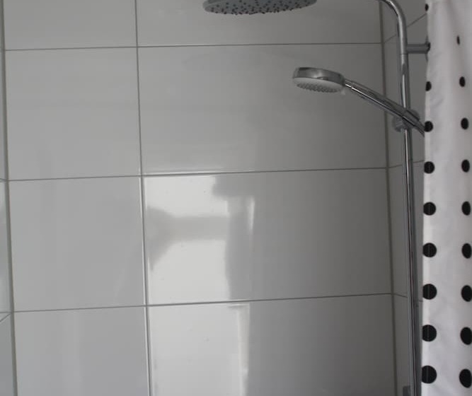 스탠다드 룸, Zee En Duin