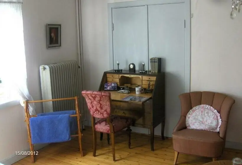 バス共有のスタンダードルーム, Mälby Säteri B&b