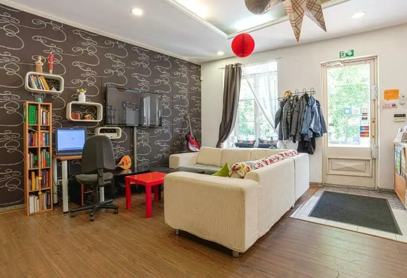 اتاق استاندارد با سرویس بهداشتی مشترک, Pogo Hostel