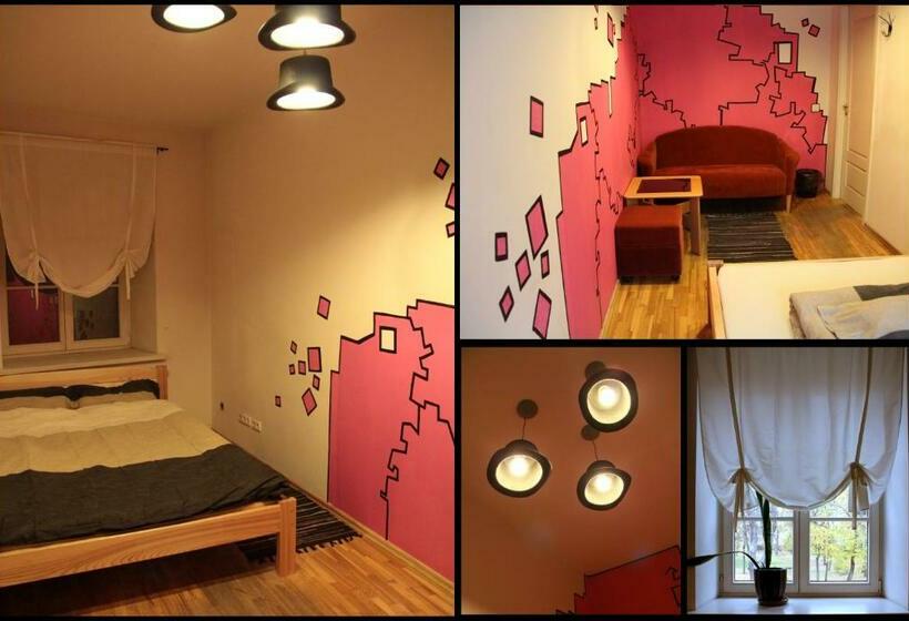 اتاق استاندارد با سرویس بهداشتی مشترک, Pogo Hostel