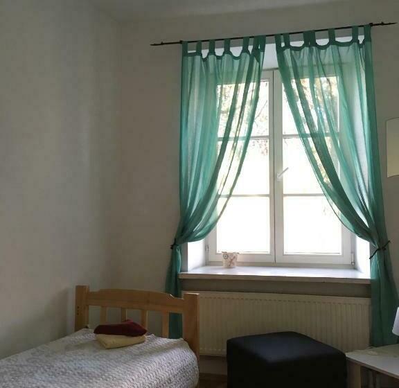 اتاق استاندارد با سرویس بهداشتی مشترک, Pogo Hostel