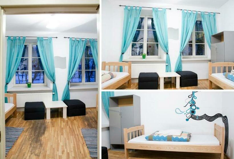 اتاق استاندارد با سرویس بهداشتی مشترک, Pogo Hostel