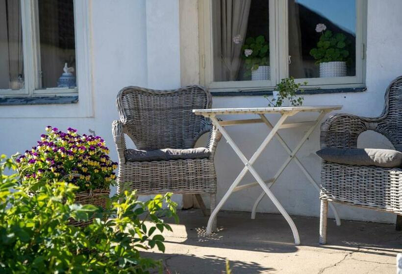Номер Стандарт Трехместный, Svabesholms Kungsgårds B&b Och Pensionat Stenshuvud