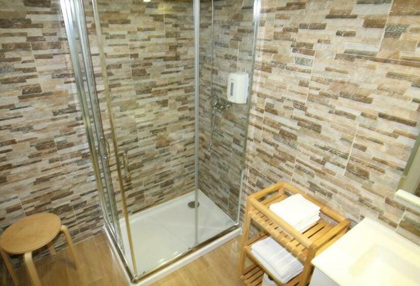 패밀리 스튜디오, Fishtail Sea House