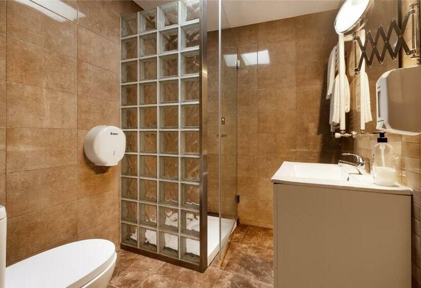 공동 객실, Fishtail Sea House