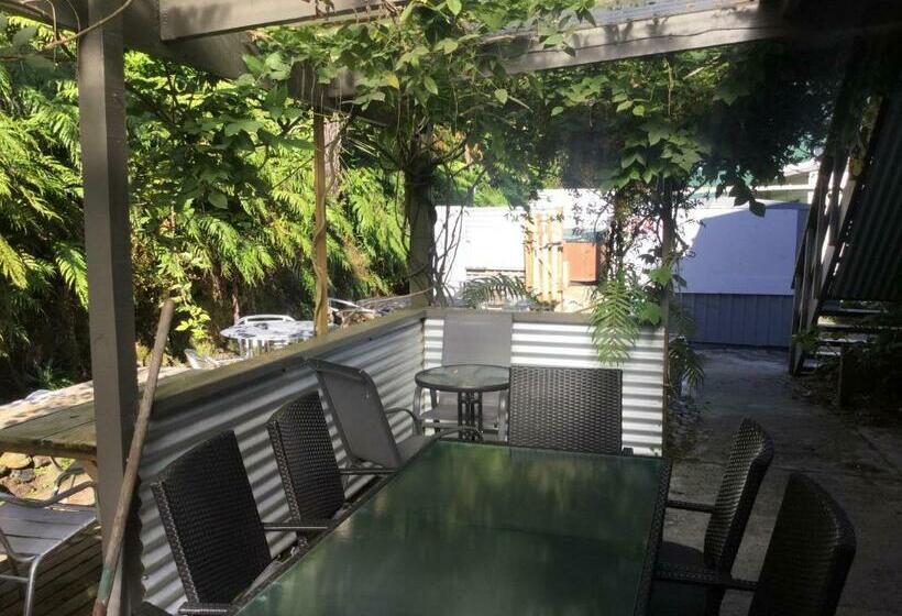 Кровать в Общей Комнате, Ivorytowers Accommodation