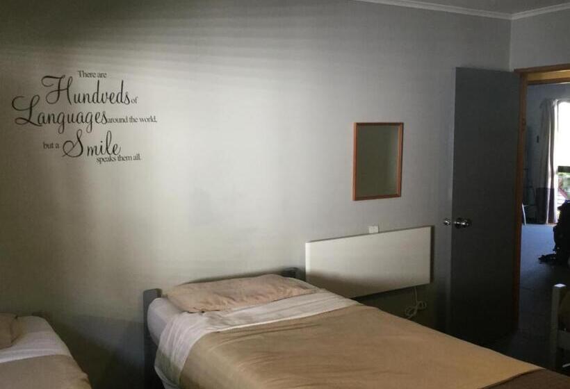 Кровать в Общей Комнате, Ivorytowers Accommodation