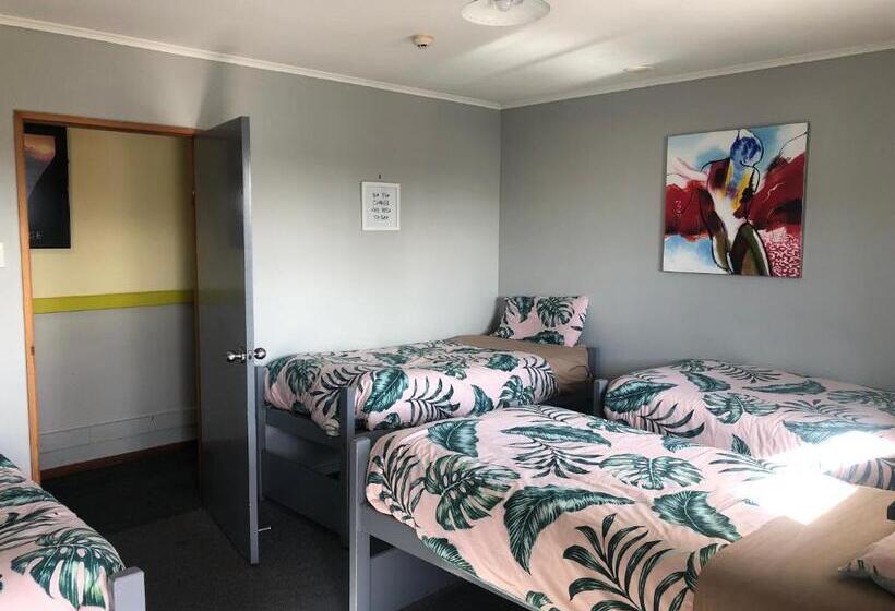 Четырехместный Номер Стандарт, Ivorytowers Accommodation