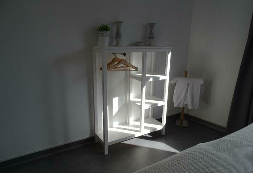 スタンダードルーム, Madeira Surf Camp