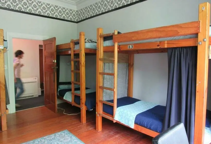 Vuode Makuusalissa, White Elephant Accomodation