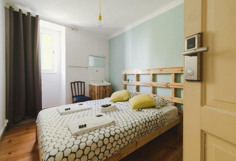 Quarto Estandar Banheiro Compartilhado, WOT New Lisbon