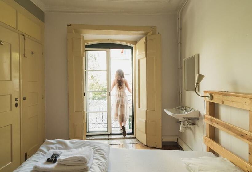 Quarto Estandar Banheiro Compartilhado, WOT New Lisbon
