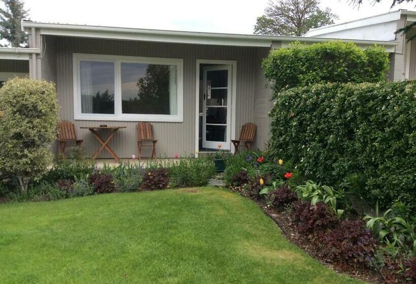 استودیوی استاندارد, Alexandra Garden Court Motel