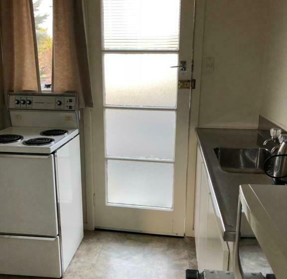 استودیوی استاندارد, Alexandra Garden Court Motel