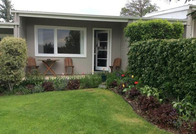 استودیوی استاندارد, Alexandra Garden Court Motel