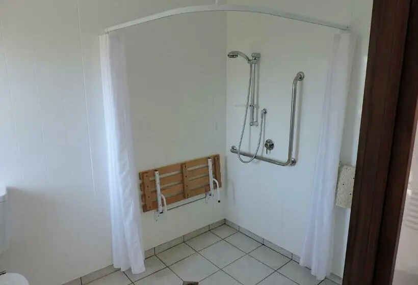 デラックススタジオ, Andorra Motel