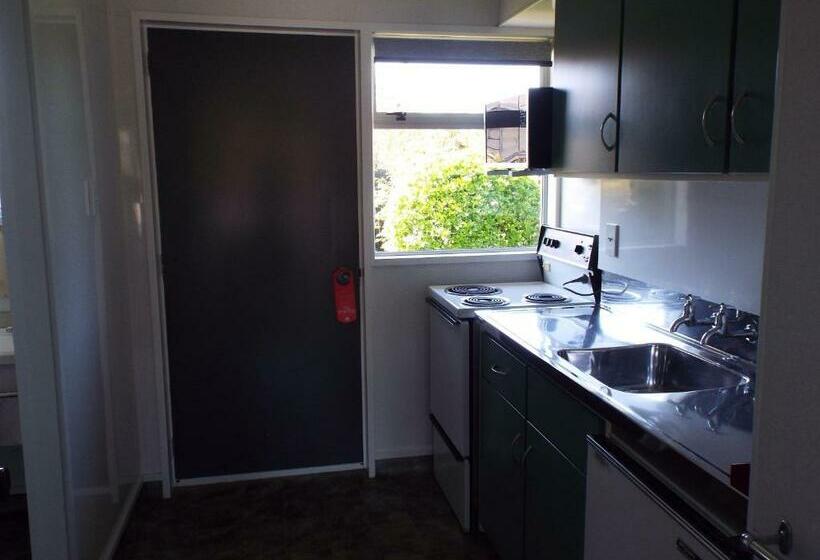 Студия Стандарт, Andorra Motel