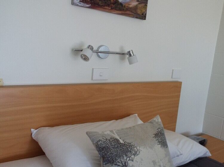 Студия Стандарт, Andorra Motel