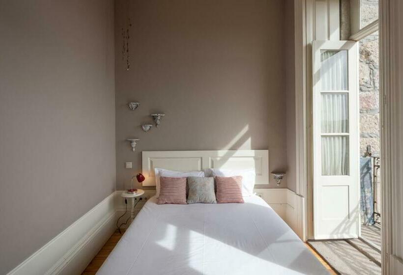 اتاق استاندارد, Being Porto Hostel