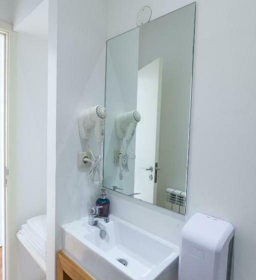 اتاق استاندارد, Being Porto Hostel