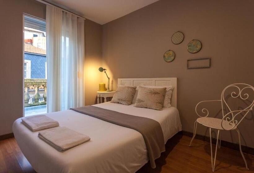 اتاق استاندارد با سرویس بهداشتی مشترک, Being Porto Hostel