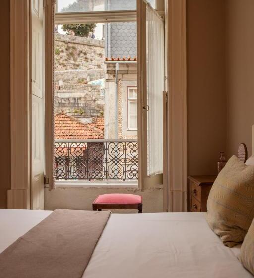 اتاق استاندارد با سرویس بهداشتی مشترک, Being Porto Hostel