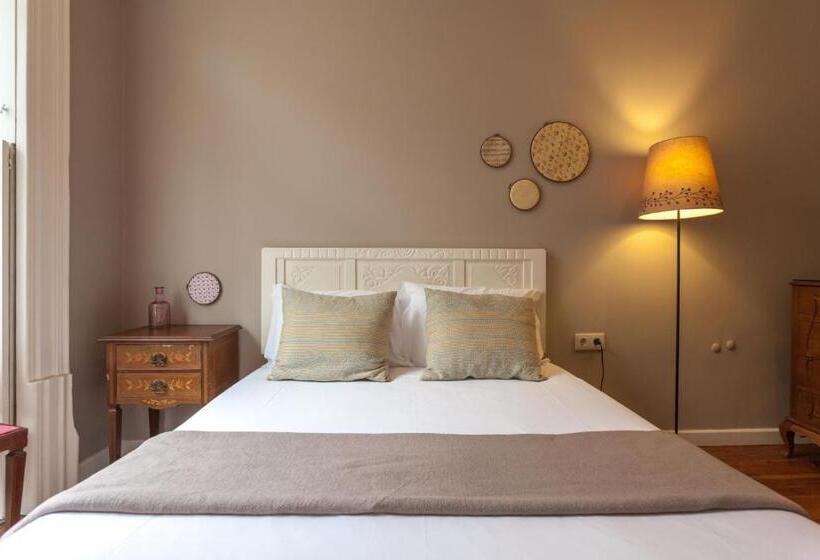اتاق استاندارد با سرویس بهداشتی مشترک, Being Porto Hostel